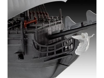 PIRATES DES CARAIBES - Black Pearl - Model Kit Click System 1/150 