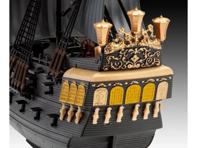 PIRATES DES CARAIBES - Black Pearl - Model Kit Click System 1/150 