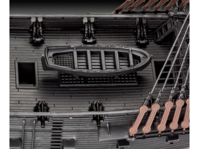PIRATES DES CARAIBES - Black Pearl - Model Kit Click System 1/150 