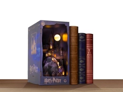 HARRY POTTER -BOOK NOOK KIT - Chateau Poudlard - 171pc + Eclairage LED 