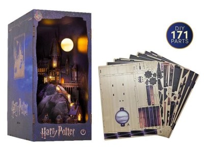 HARRY POTTER -BOOK NOOK KIT - Chateau Poudlard - 171pc + Eclairage LED 