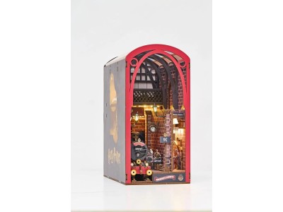 HARRY POTTER - BOOK NOOK KIT -Poudlard Express - 238pc + Eclairage LED 