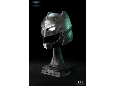 BATMAN V SUPERMAN - Casque blindé de Batman - Réplique 1/1
