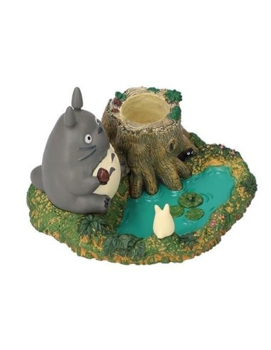 MON VOISIN TOTORO - Totoro au bord de la marre...