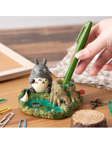 MON VOISIN TOTORO - Totoro au bord de la marre...