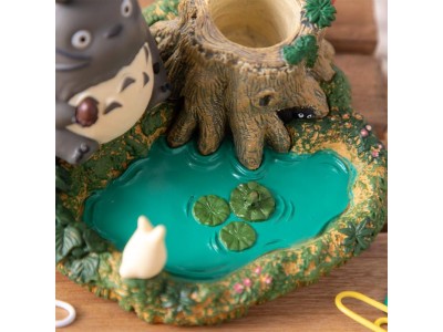 MON VOISIN TOTORO - Totoro au bord de la marre -Figurine Pot à Crayons