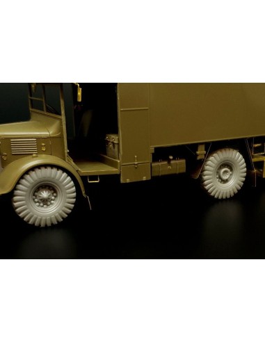 British 2-Ton 4x2 Ambulance (Austin K2) WHEELS...