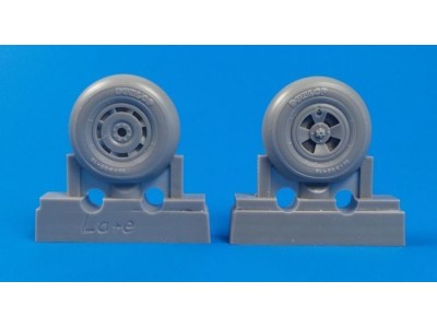 Tempest Mk.II/V/VI-main wheels late type