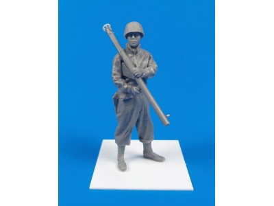 II US Army Soldier with Bazooka M1A2 (Anzio 1944)