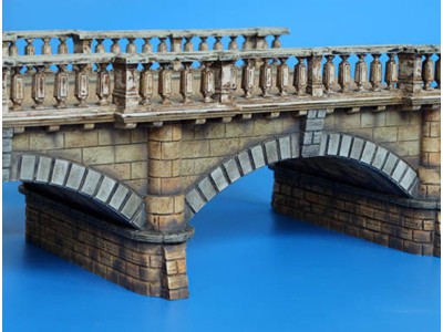 Straßenbrücke
