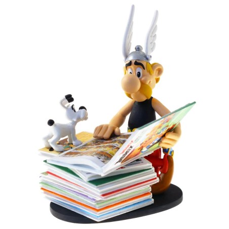 ASTERIX & OBELIX - Asterix regardant une pile de BD - figurine 22.5cm