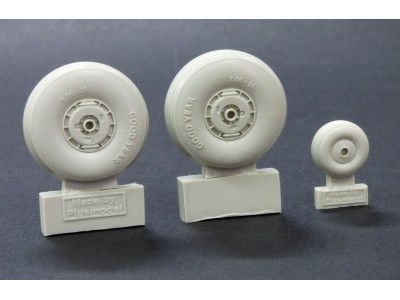 C-47 Skytrain wheels with cover