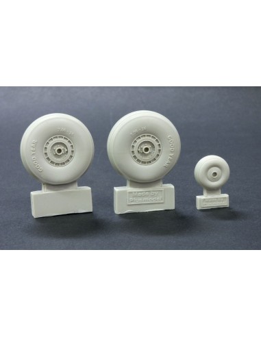 C-47 Skytrain wheels without cover