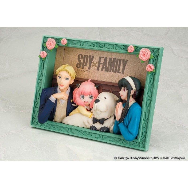 SPY X FAMILY - The Forgers - Statuette 12.8x17.5cm 