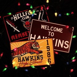 STRANGER THINGS - Set de 3 Plaques en Métal 2