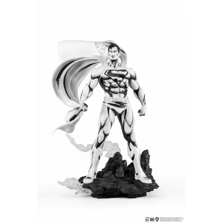 DC HEROES - Superman "Version Blanc & Noir" - Statuette 1/8 30cm 