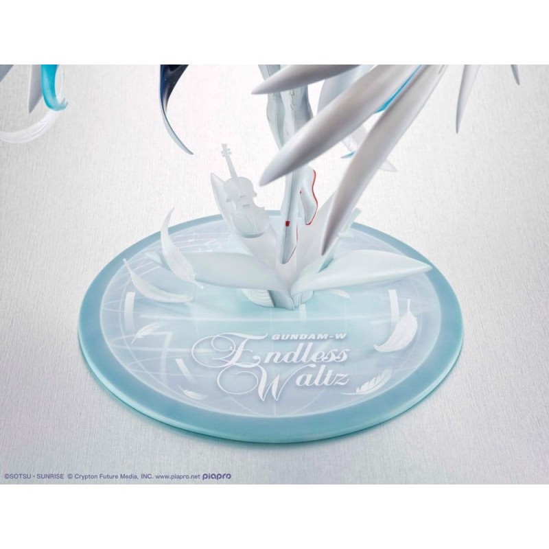 GUNDAM X HATSUNE MIKU - Lucra Miku x Wing Gundam Zero - Statuette 27cm 