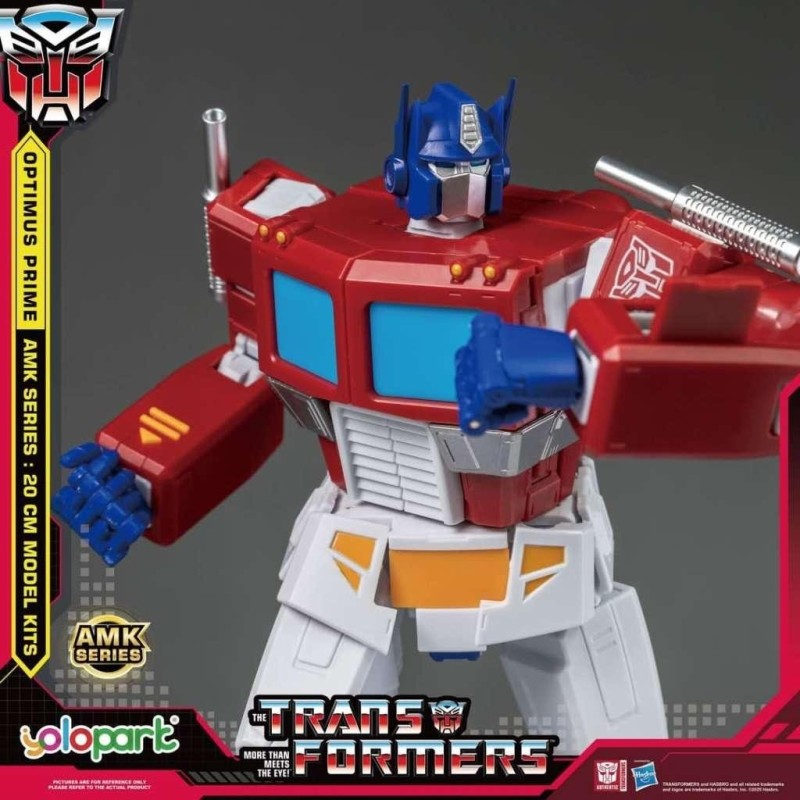 TRANSFORMERS GENERATION ONE - Optimus Prime - Model Kit 20cm 